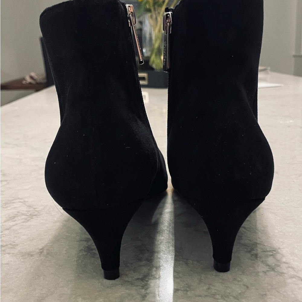 Charles by Charles David ankle boots in black faux suede/ size 8 1/2/ EUC/no box - Picture 3 of 15
